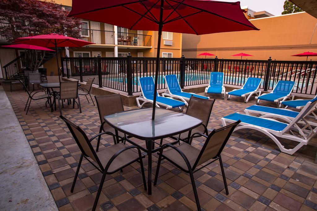 Sahara Courtyard Inn Penticton Dış mekan fotoğraf